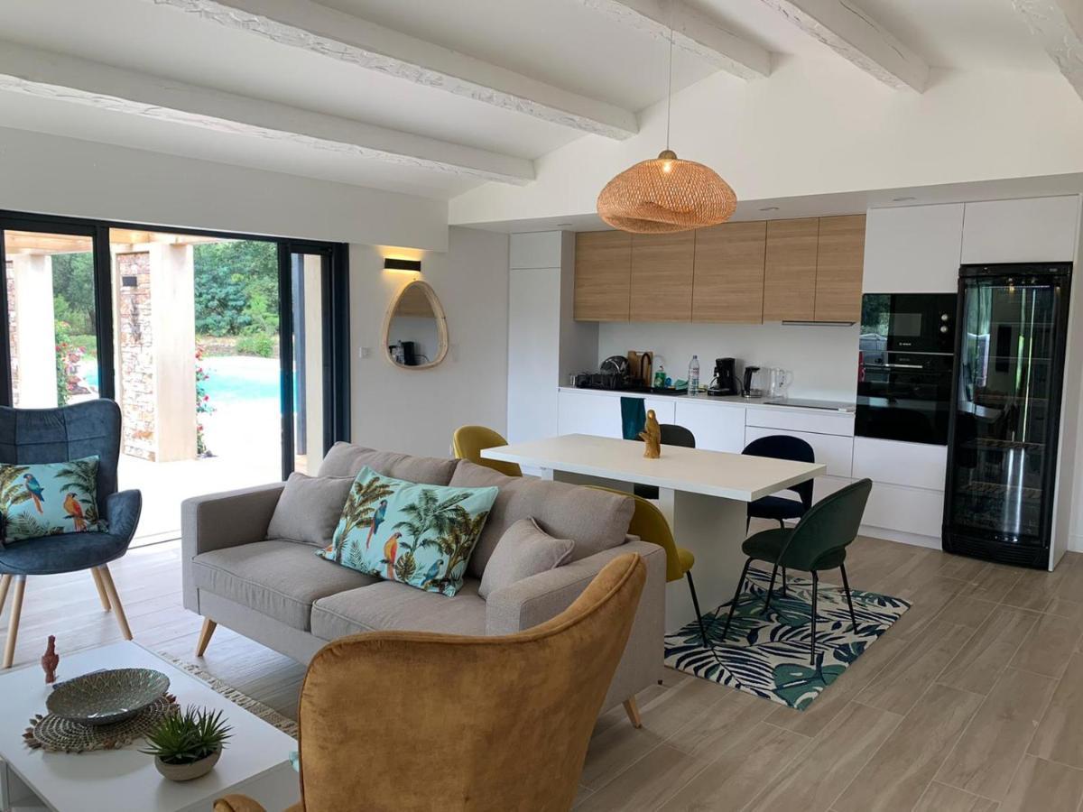 Magnifique Villa Avec Piscine Au Coeur Des Vignes コゴラン エクステリア 写真